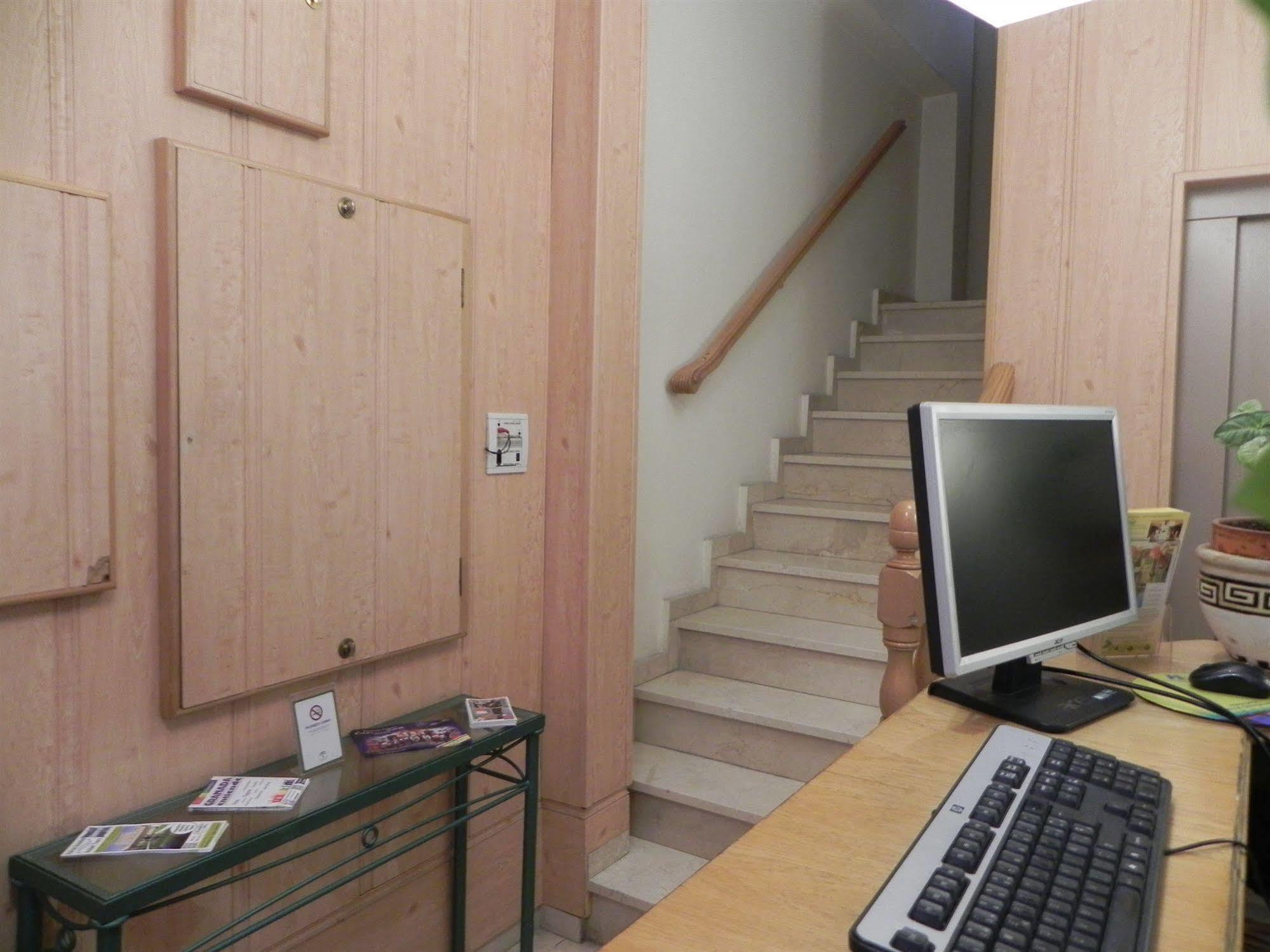 Hostal El Olivo กรานาดา ภายนอก รูปภาพ